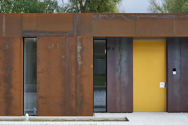 Sleek steel Cambridge House, K510 (photo 65)