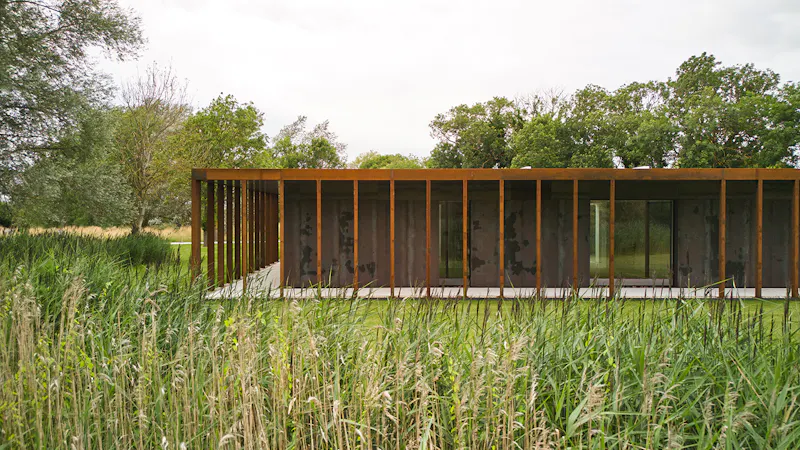 Sleek steel Cambridge House, K510 (photo 85)