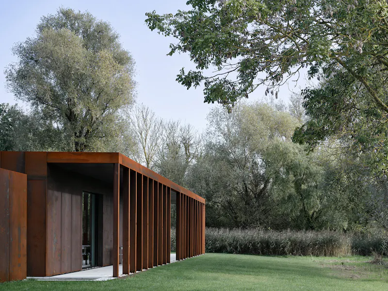 Sleek steel Cambridge House, K510 (photo 93)