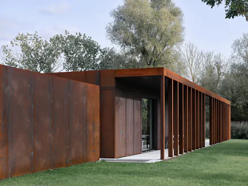 Sleek steel Cambridge House, K510