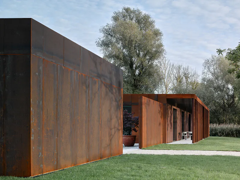 Sleek steel Cambridge House, K510 (photo 84)