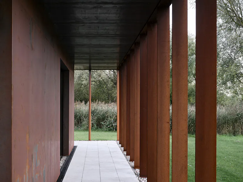 Sleek steel Cambridge House, K510 (photo 66)