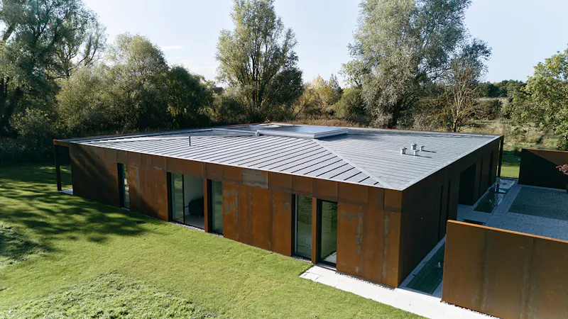 Sleek steel Cambridge House, K510 (photo 74)