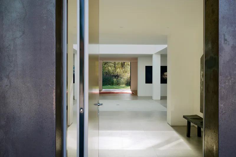 Sleek steel Cambridge House, K510 (photo 40)