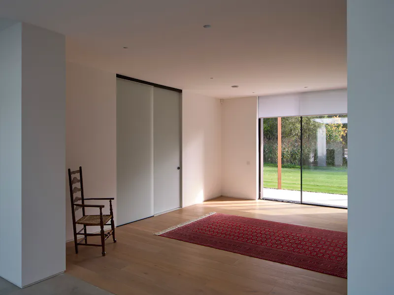 Sleek steel Cambridge House, K510 (photo 49)