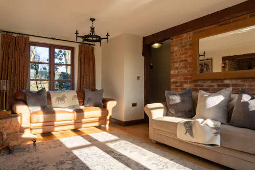 Cosy Surrey Cottage, C947