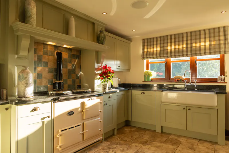 Panelling at Cosy Surrey Cottage, C947 (photo 4)