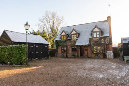 Cosy Surrey Cottage, C947