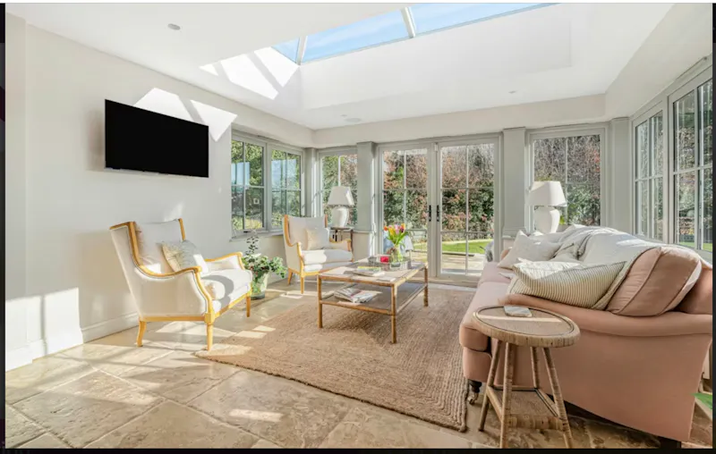 Classy Shenley Cottage, C946 (photo 8)