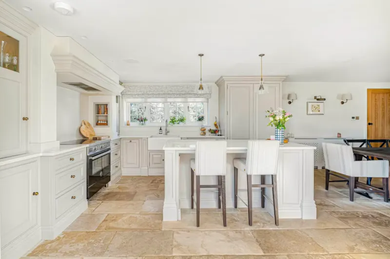 Classy Shenley Cottage, C946 (photo 5)