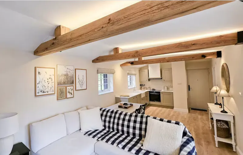 Classy Shenley Cottage, C946 (photo 10)