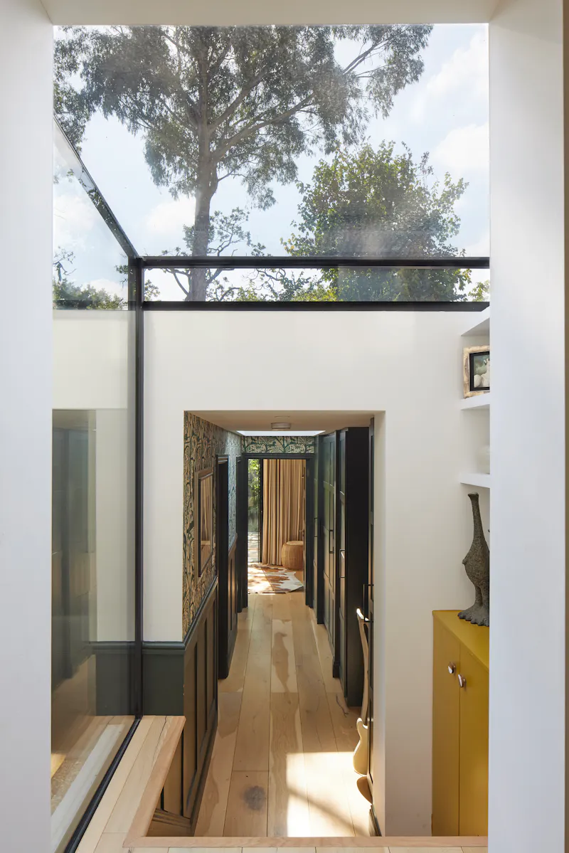 Corridor at Contemporary Garden Dulwich Flat, F993 (photo 14)