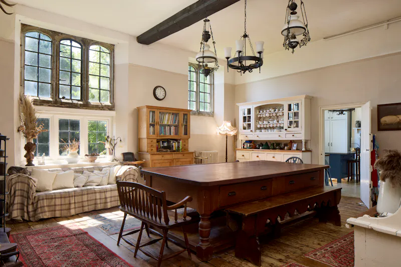 Dining room at Elizabethan Maidstone manor, M11 (photo 10)