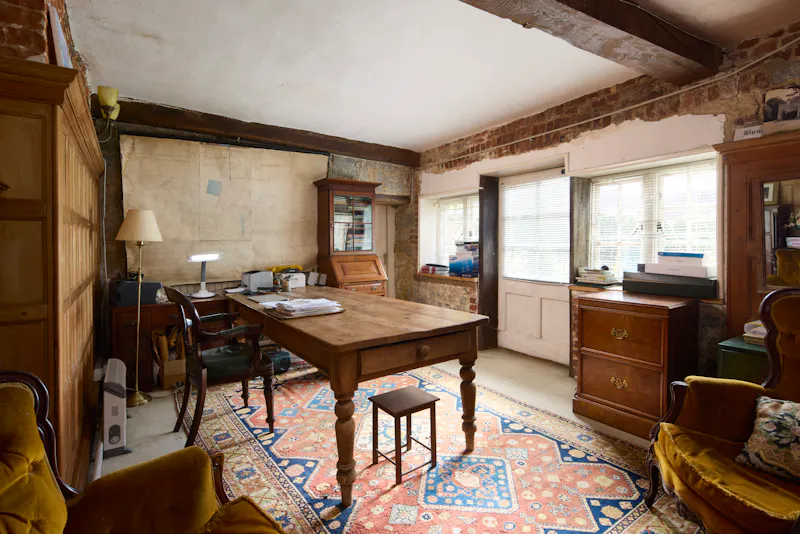 Study at Elizabethan Maidstone manor, M11 (photo 22)
