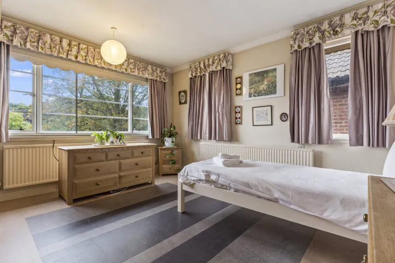 1930's Suburban Notts Home, D2814 (photo 12)