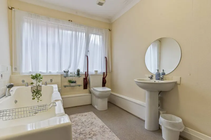 Bathroom at 1930's Suburban Notts Home, D2814 (photo 9)