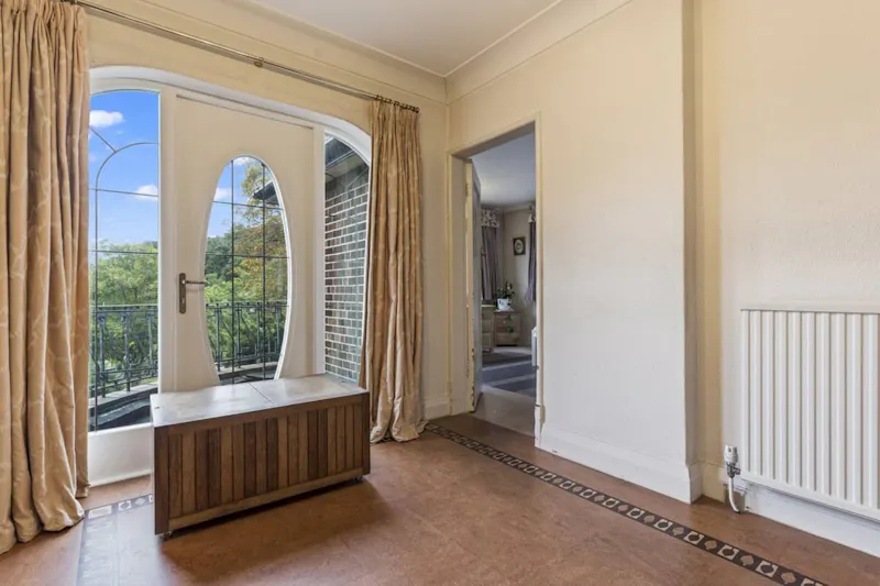 Corridor at 1930's Suburban Notts Home, D2814 (photo 6)