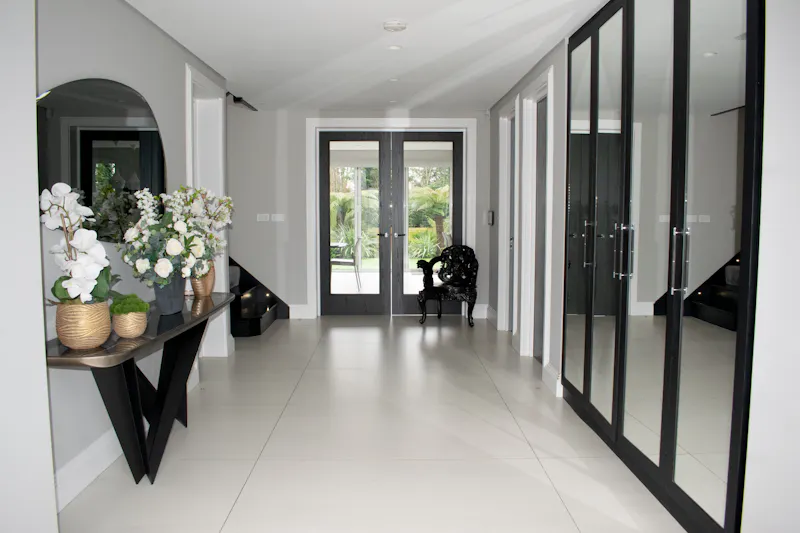 Entrance hall at Striking Mill Hill Mansion, D2811 (photo 3)