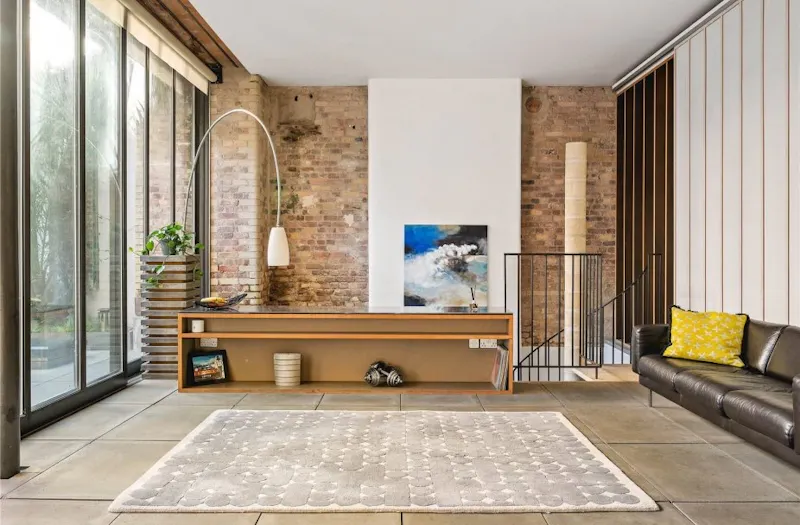 Living Room at Clerkenwell warehouse apartment , K299 (photo 9)
