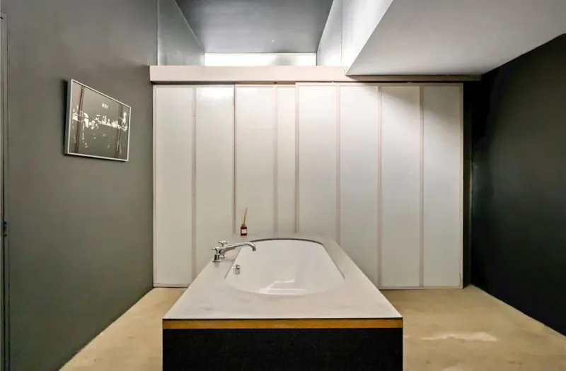 Bath at Clerkenwell warehouse apartment , K299 (photo 30)