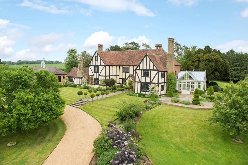 Stately Bedfordshire Manor, H193 (photo 1)
