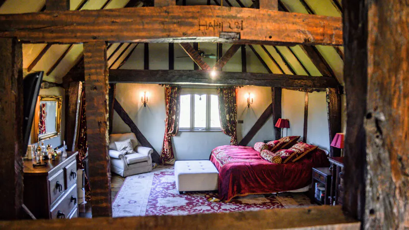 Beams at Stately Bedfordshire Manor, H193 (photo 13)