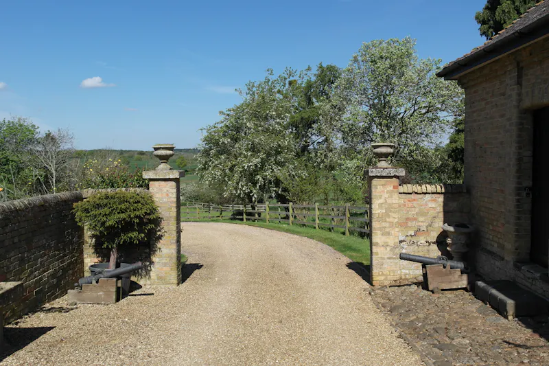 Gate at Stately Bedfordshire Manor, H193 (photo 44)