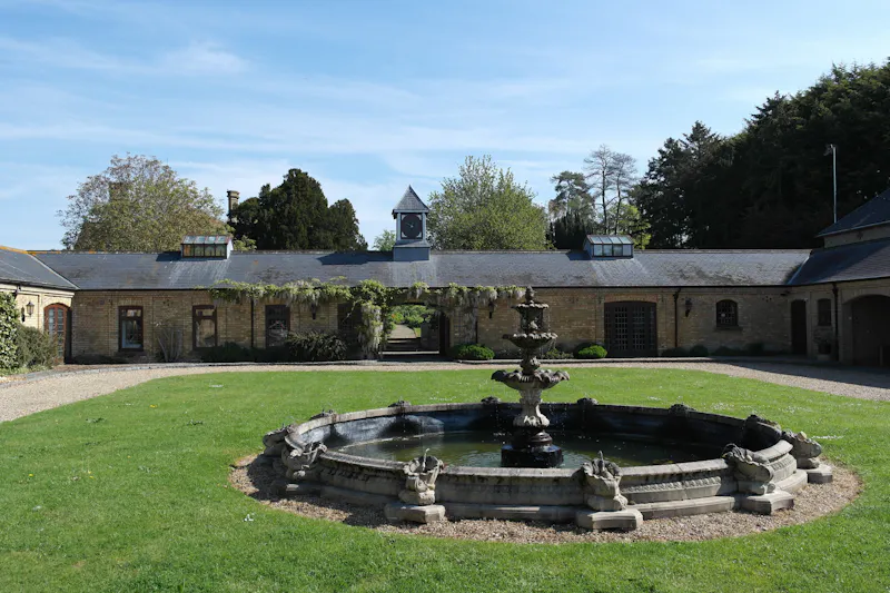 Stately Bedfordshire Manor, H193 (photo 30)
