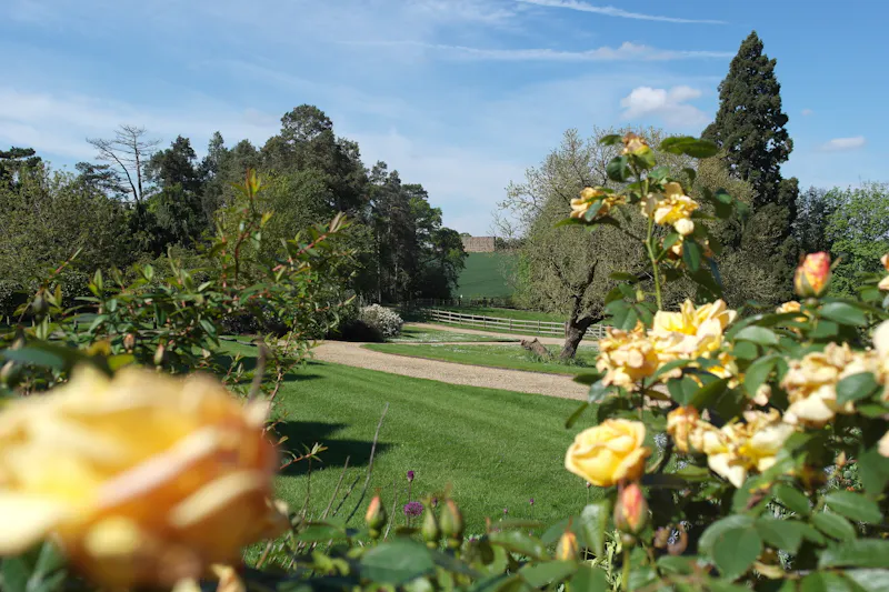Views - country at Stately Bedfordshire Manor, H193 (photo 26)