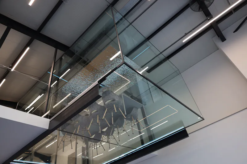 Amersham glass showroom, T182 (photo 5)