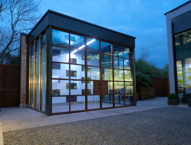 Amersham glass showroom, T182 (photo 7)