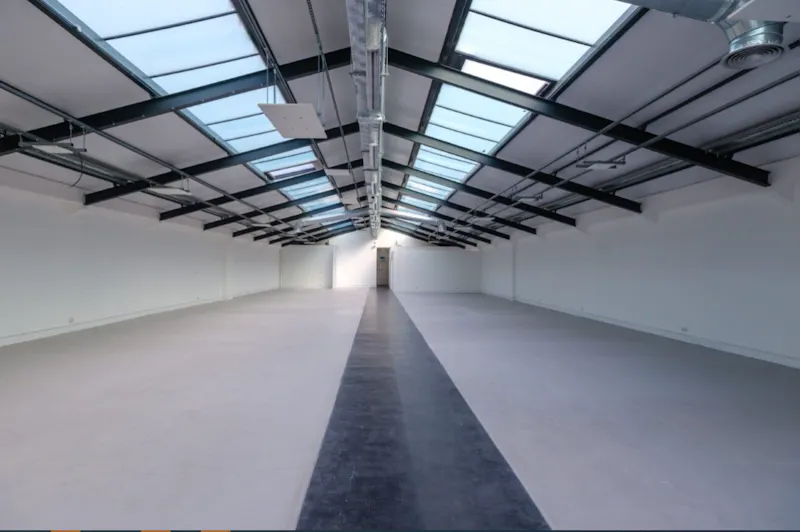 Amersham glass showroom, T182 (photo 9)