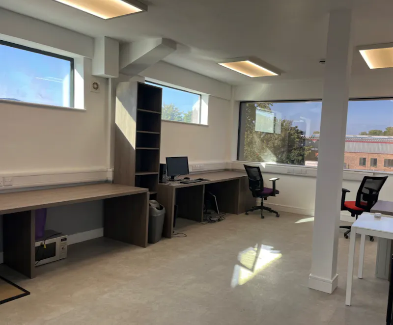 Office at Amersham glass showroom, T182 (photo 10)