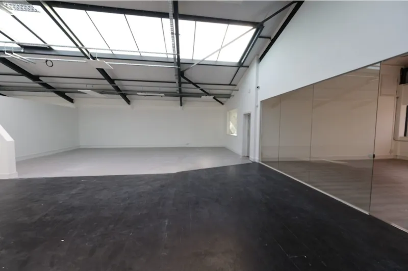 Amersham glass showroom, T182 (photo 8)