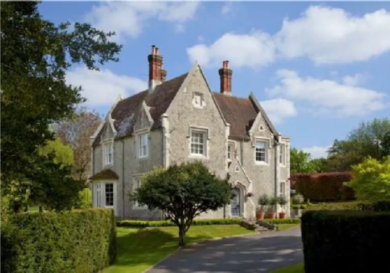 19th Century Gothic Kent Home, B2072 (photo 37)