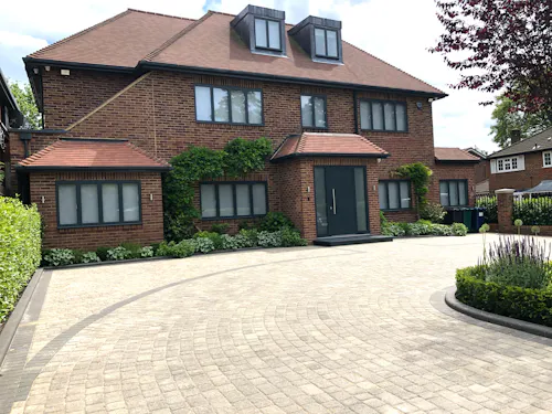 Striking Mill Hill Mansion, D2811