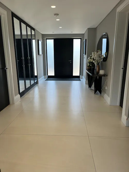 Striking Mill Hill Mansion, D2811
