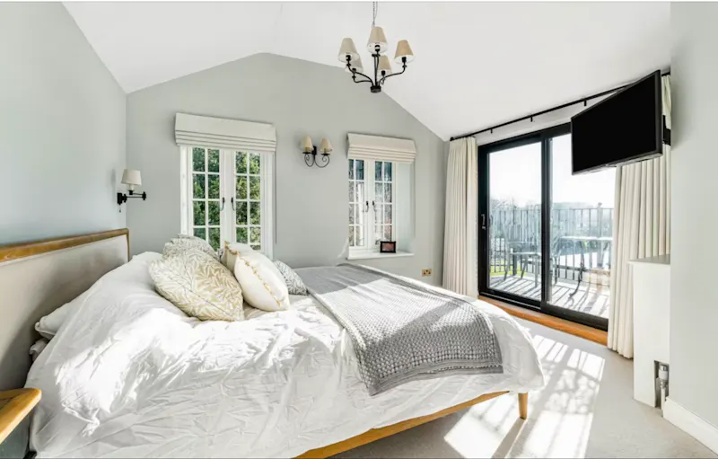 Bedroom - main at Classy Shenley Cottage, C946 (photo 11)