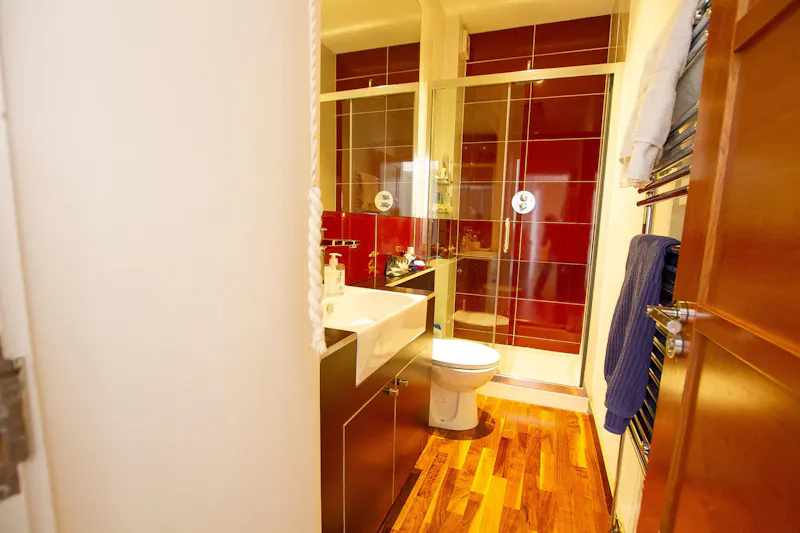 Bathroom at Stunning Highbury Townhouse, B2073 (photo 28)