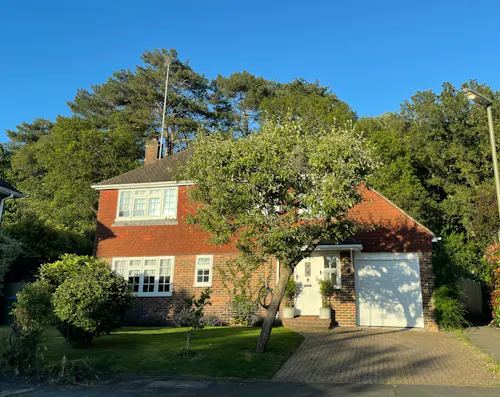 Claygate cul-de-sac home, D2857