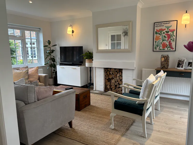 Claygate cul-de-sac home, D2857 (photo 4)