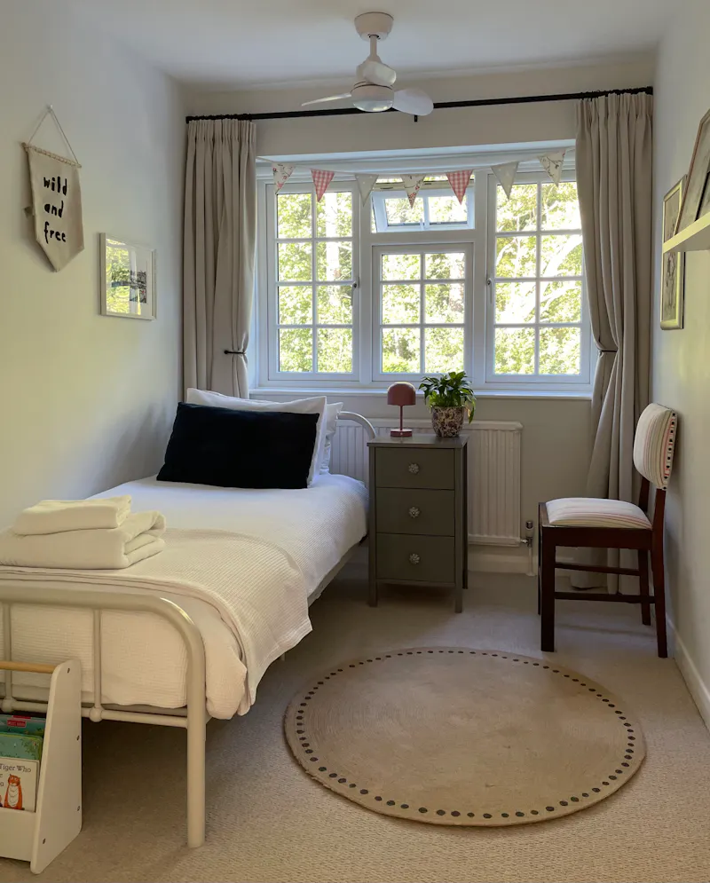 Bedroom at Claygate cul-de-sac home, D2857 (photo 26)