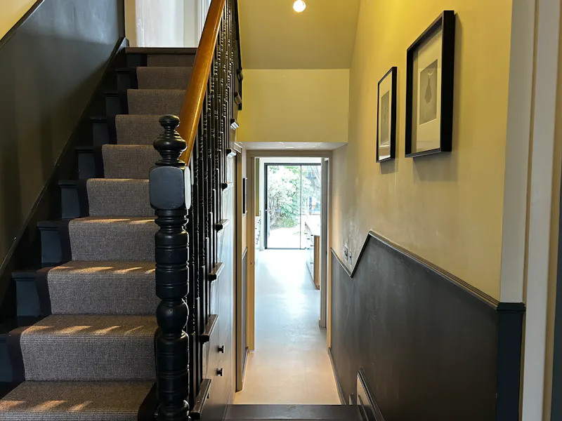 Entrance hall at Smart Harringay Terrace, B2074 (photo 2)