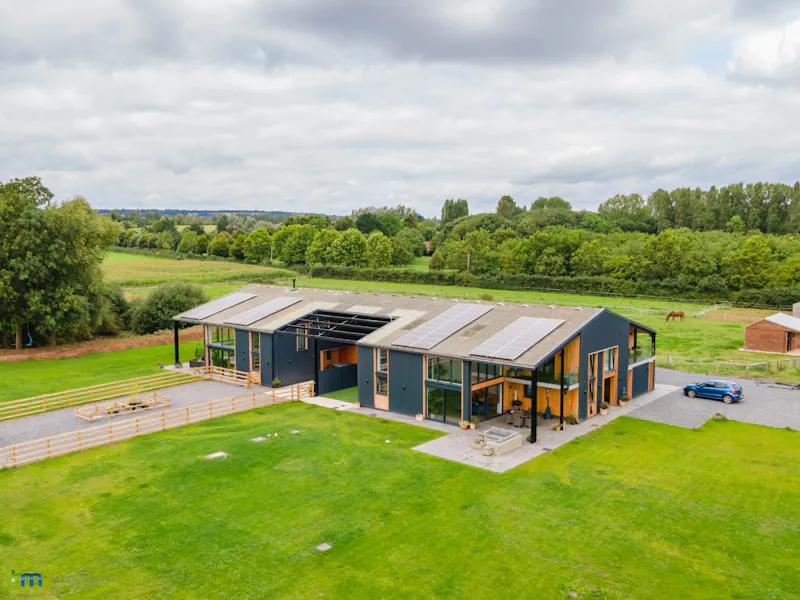 Stylish Somerset Barn Conversion, L763 (photo 49)