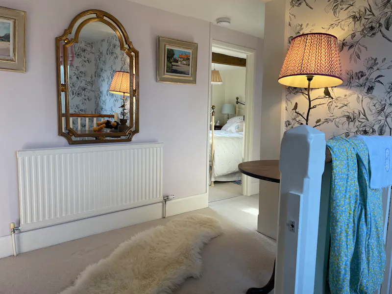 Landing at Devizes country home & barn, M367 (photo 18)