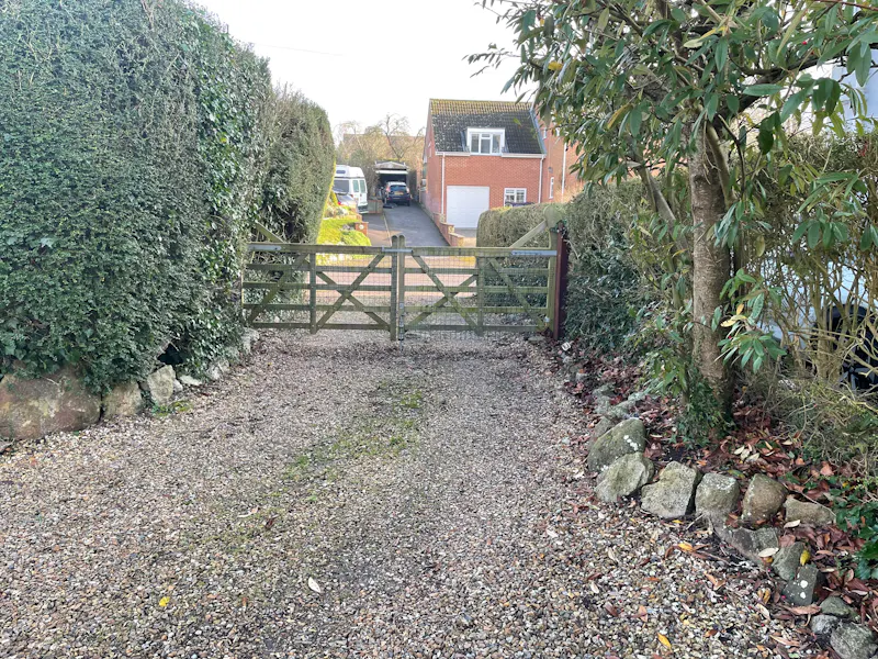 Driveway at Devizes country home & barn, M367 (photo 49)