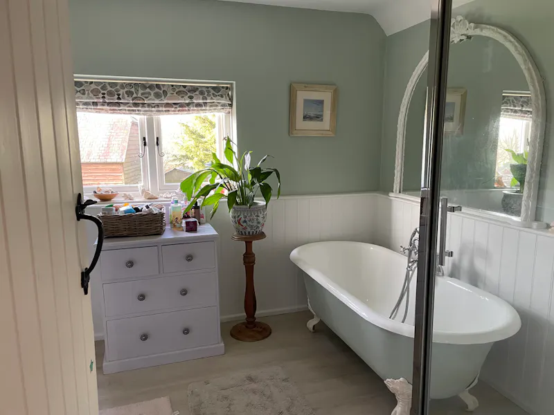 Bathroom at Devizes country home & barn, M367 (photo 24)