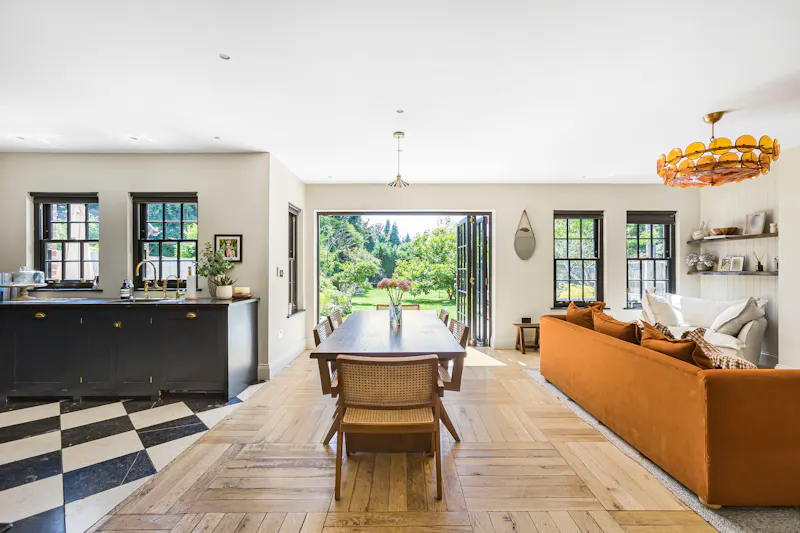 Open plan at Elegant Radlett double-fronted home, D2813 (photo 3)