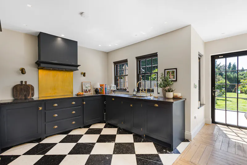 Kitchen at Elegant Radlett double-fronted home, D2813 (photo 10)