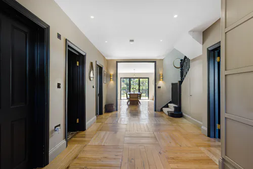 Elegant Radlett double-fronted home, D2813